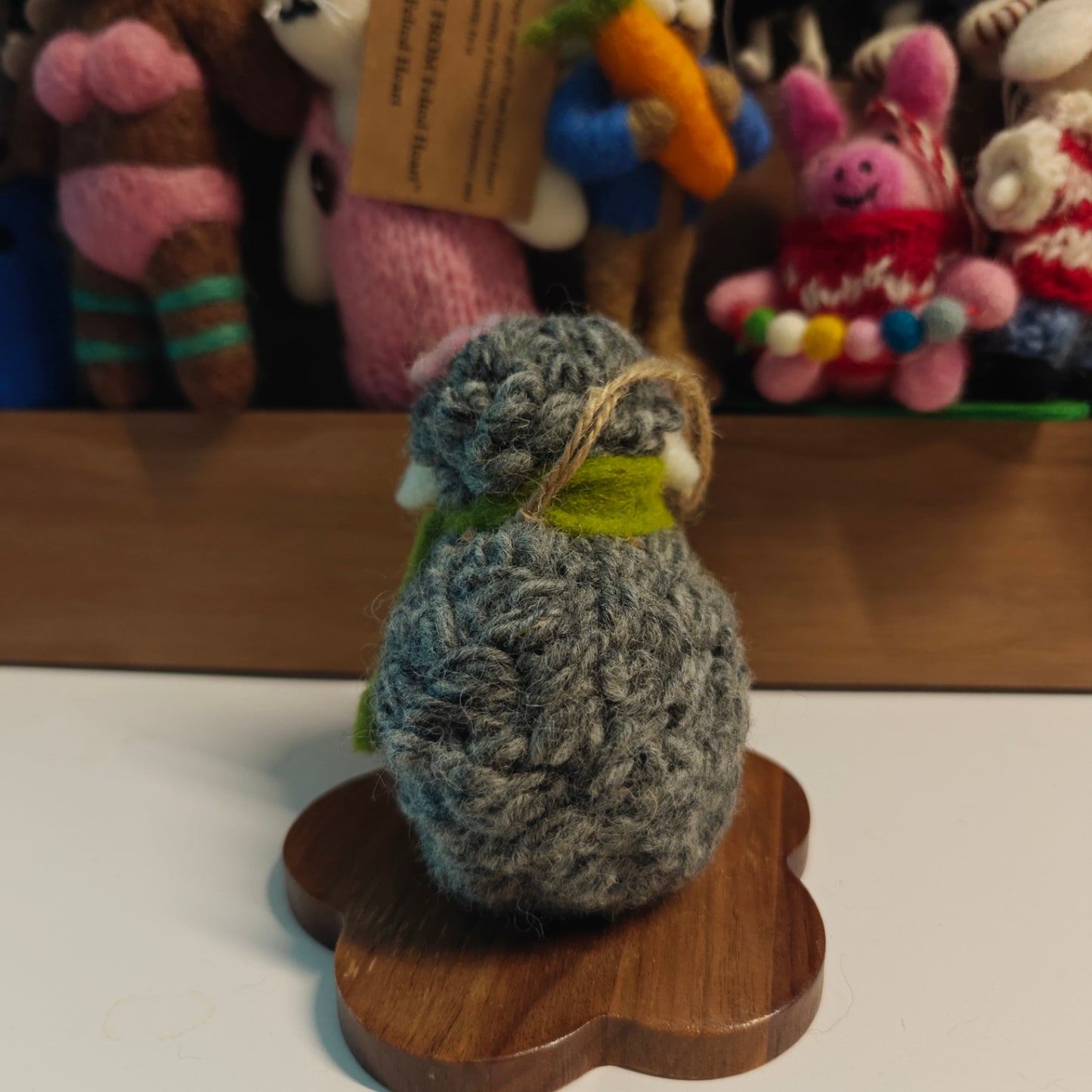Felted Heart 绿围巾灰脸羊 手工羊毛毡