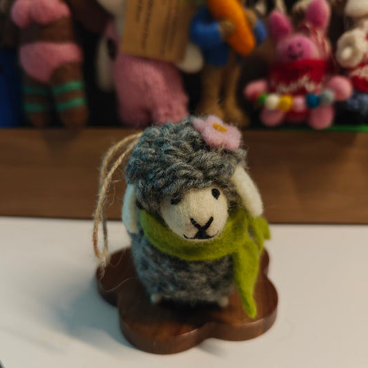 Felted Heart 绿围巾灰脸羊 手工羊毛毡